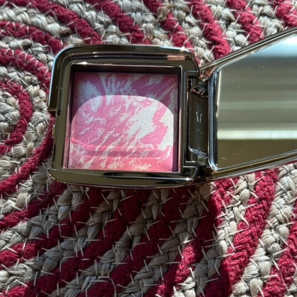 Hourglass Ambient Lighting Blush in Diffused Heat